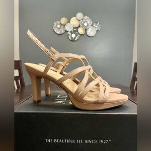 New NATURALIZER Sandals Size 8.5